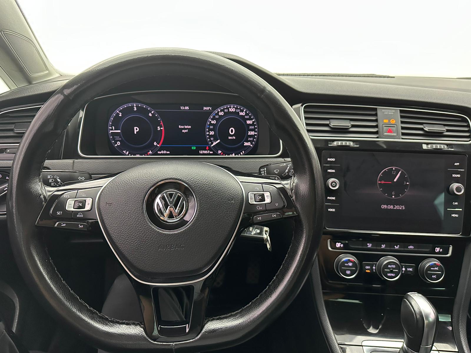 VOLKSWAGEN GOLF 31